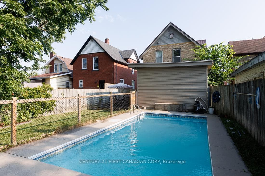 52 Myrtle Street photo 40