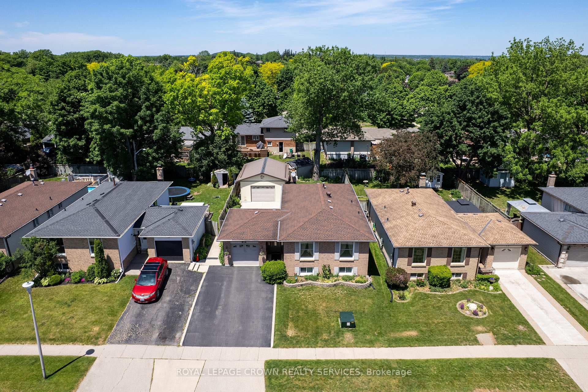 35 Barnicke Drive photo 3