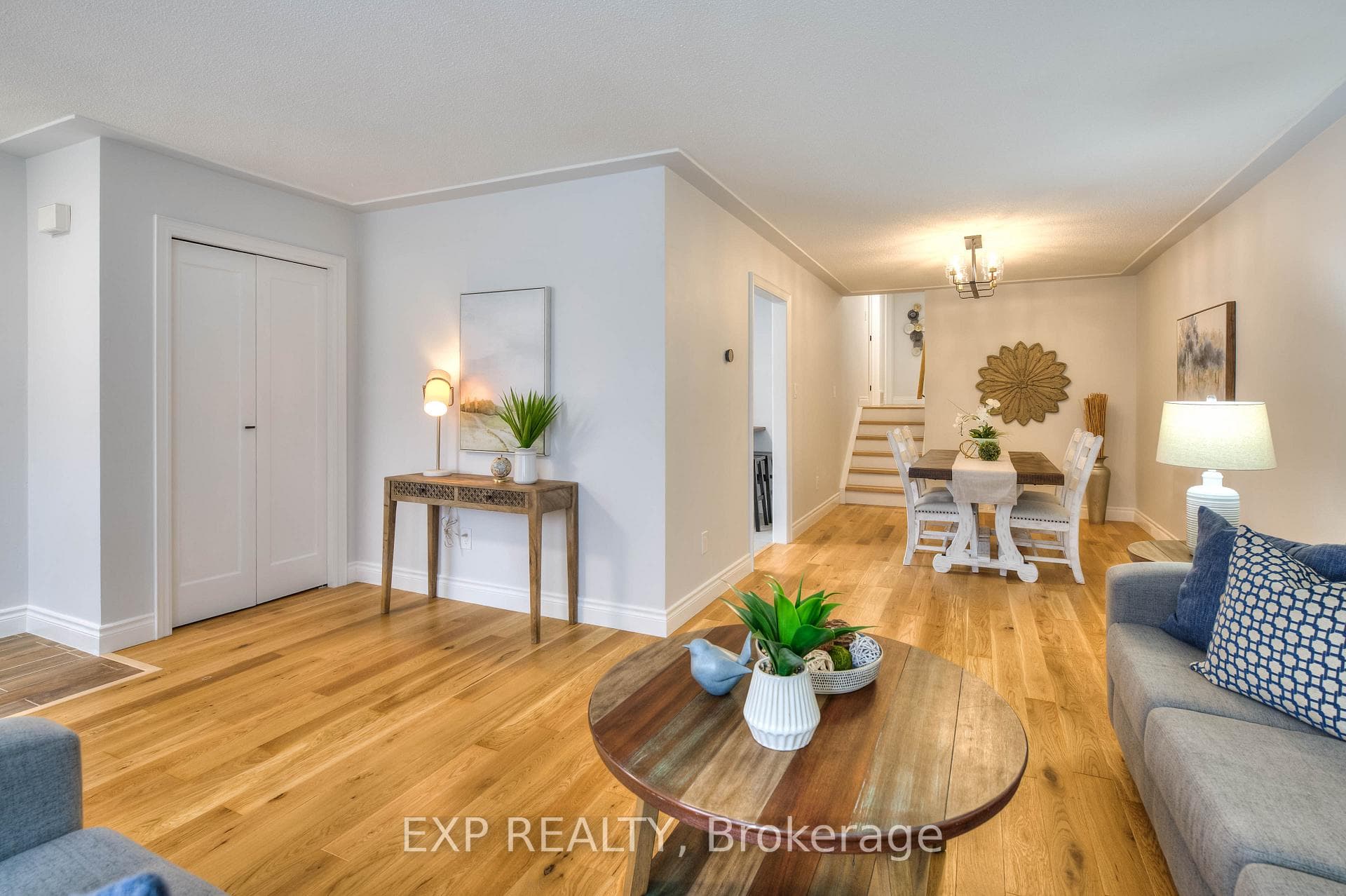 995 Langs Circle photo 3