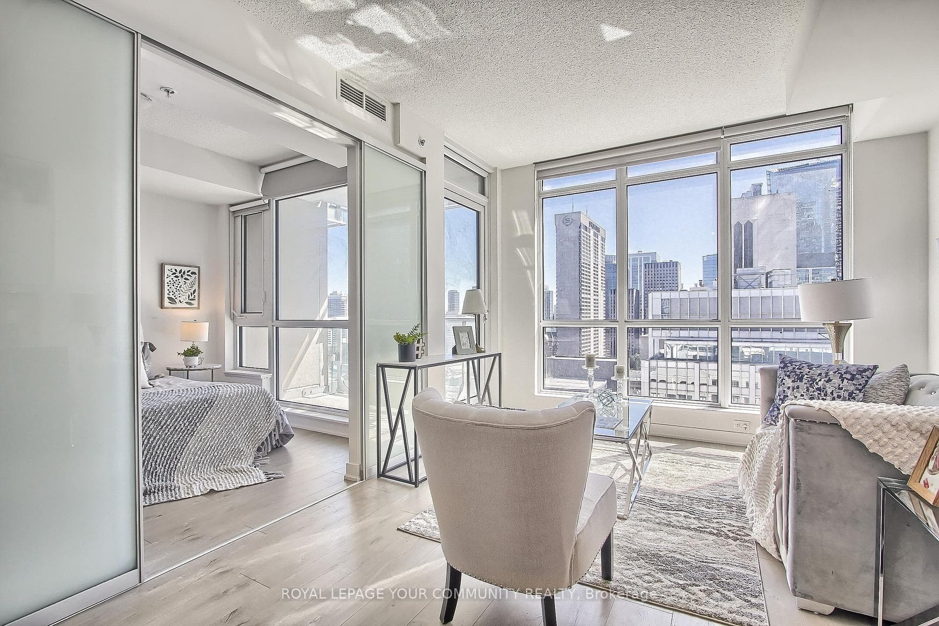 199 Richmond Street Unit 2103 photo 6