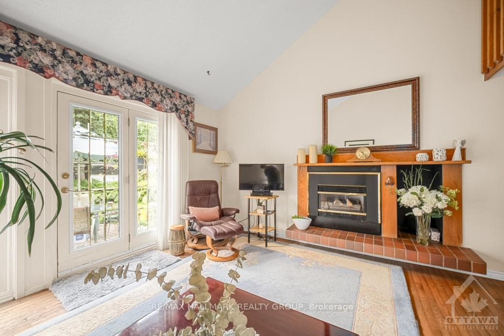 34 MELVILLE Drive photo 11