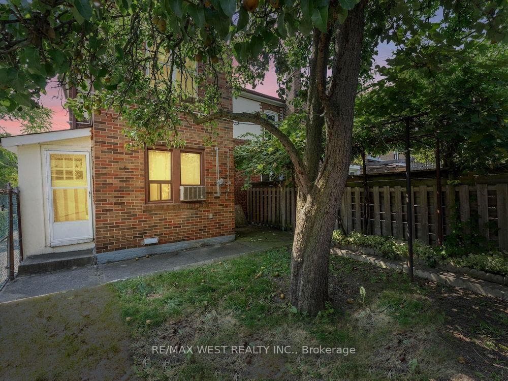 12 Dewson Street photo 35