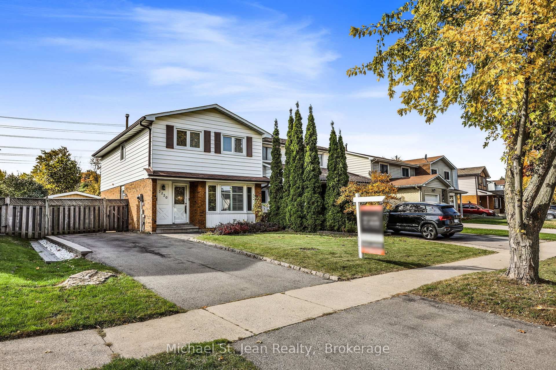 3236 Hornbeam Crescent photo 1