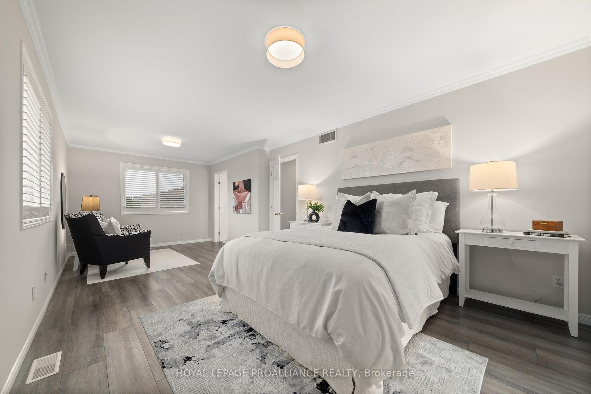 8 Linden Lane photo 34