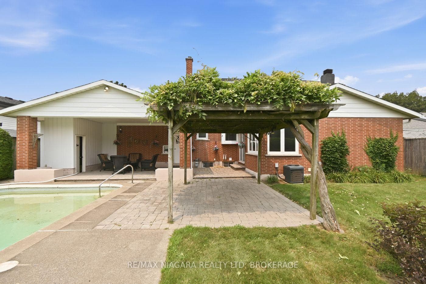 82 Lakeshore Road photo 26
