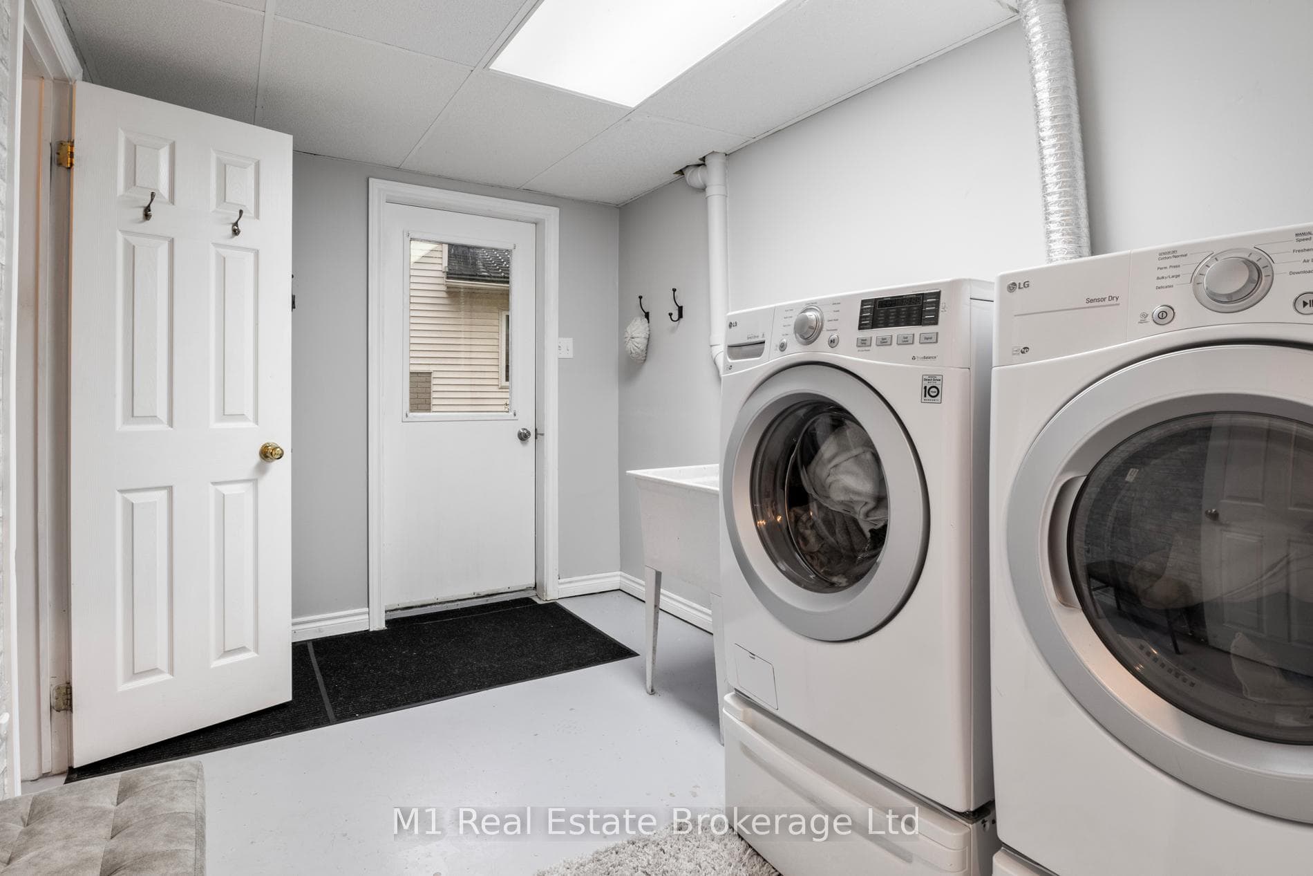 516 Harvey Street photo 25