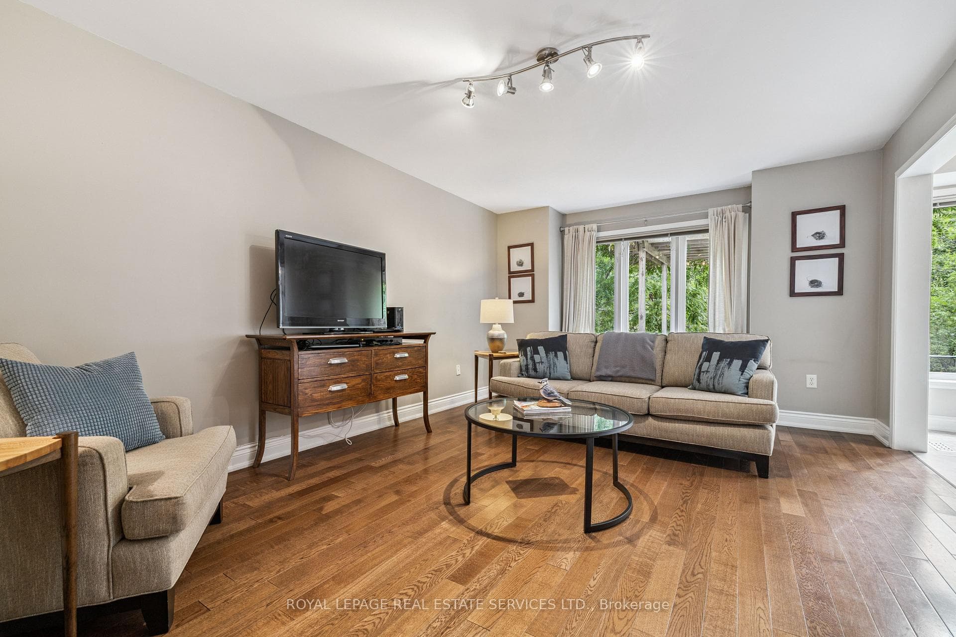 5186 Ravine Crescent photo 6