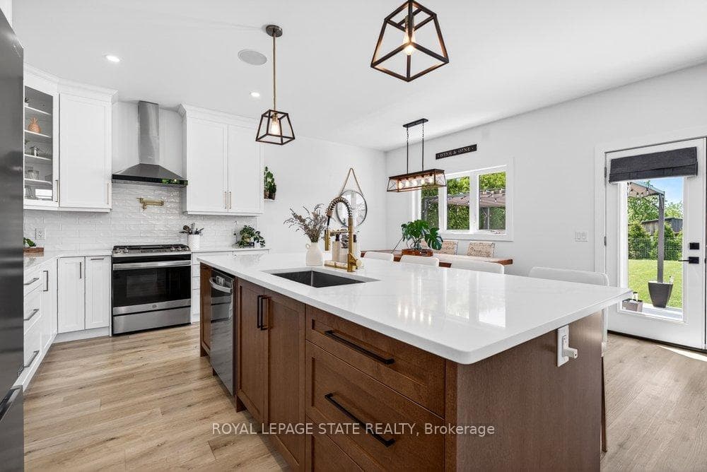 4286 Victoria Avenue photo 6