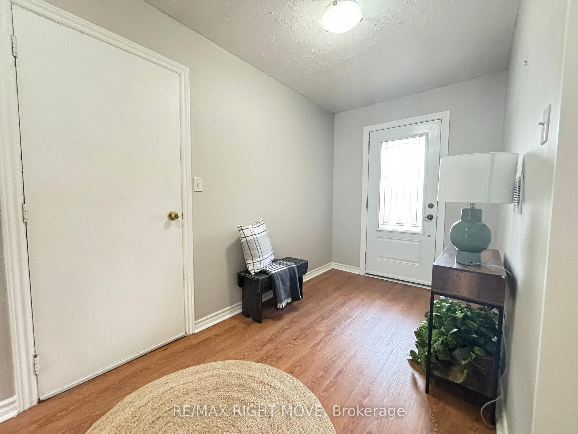 Large foyer w/ front door, garage door & back door