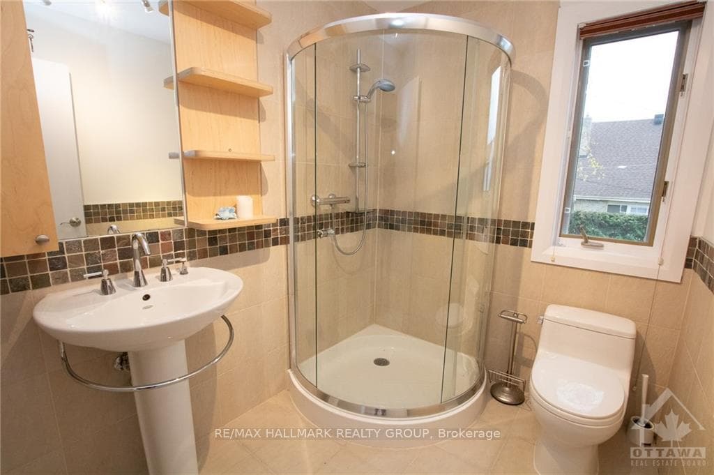 26 WAYLING Avenue photo 14