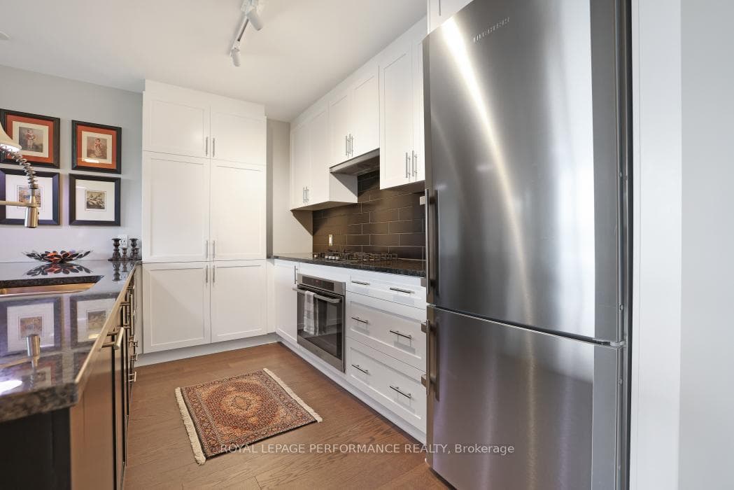 570 De Mazenod Avenue Unit 412 photo 10
