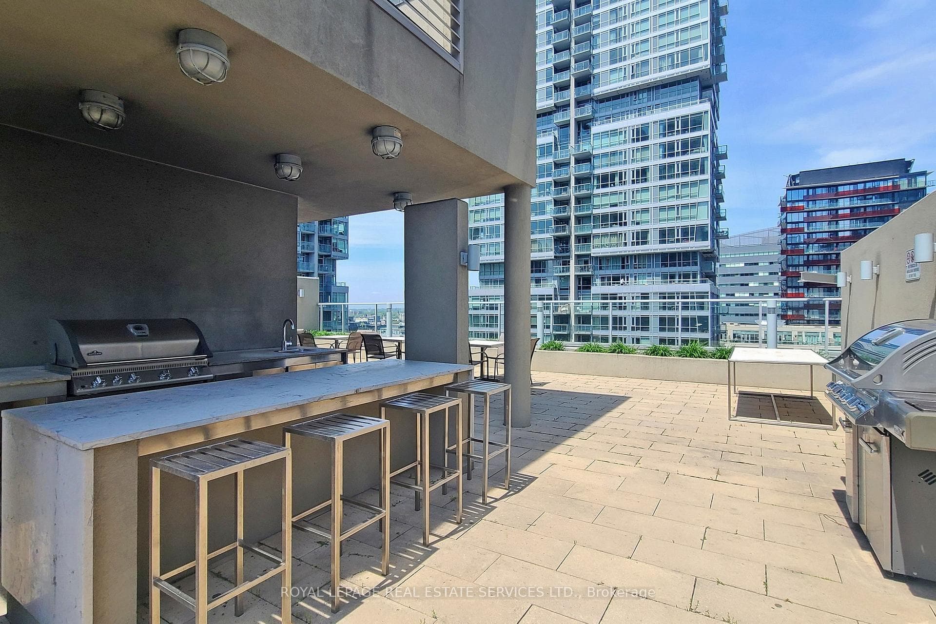 126 Simcoe Street Unit 612 photo 18