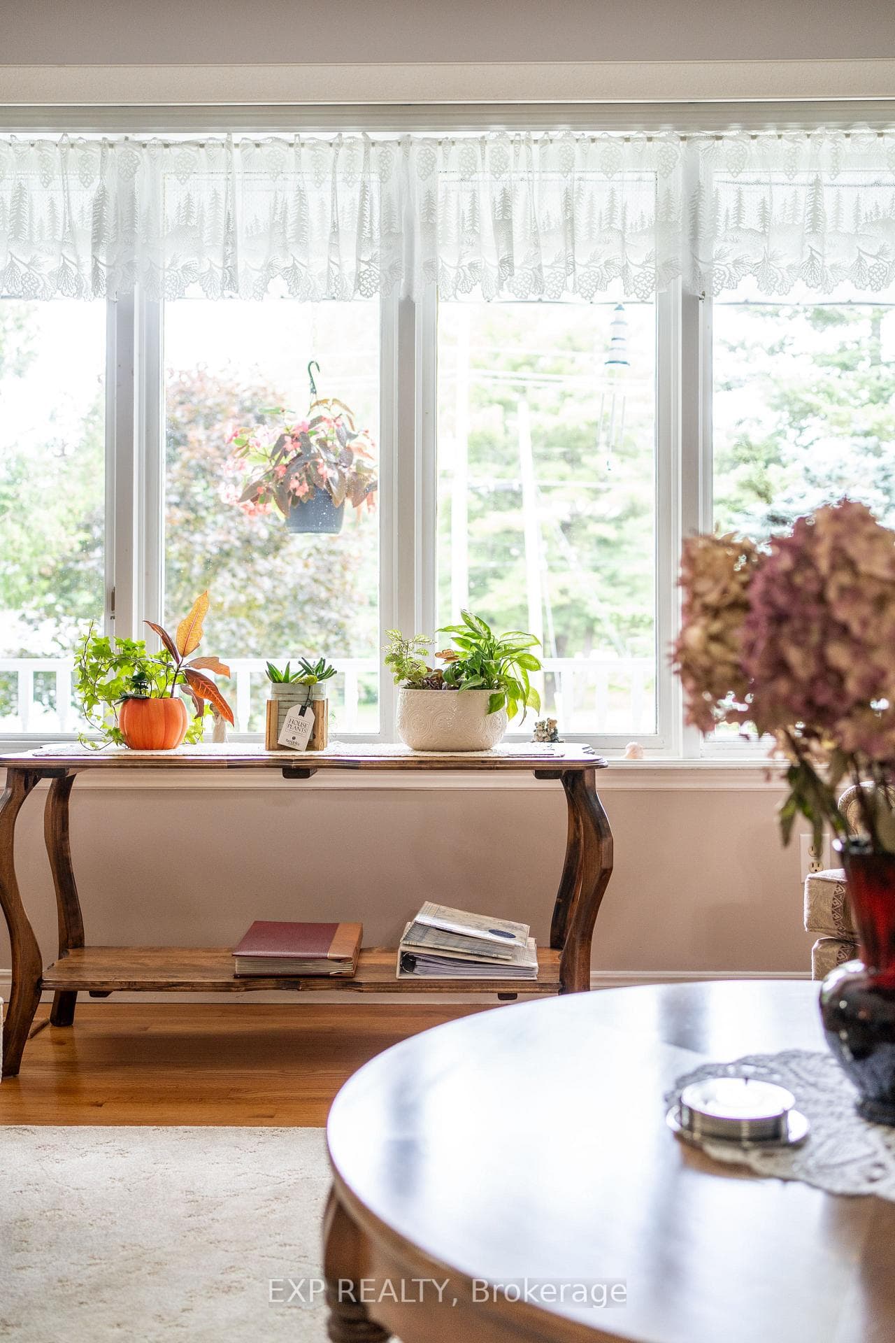Living room wind