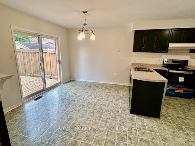 117 Henderson Crescent photo 8