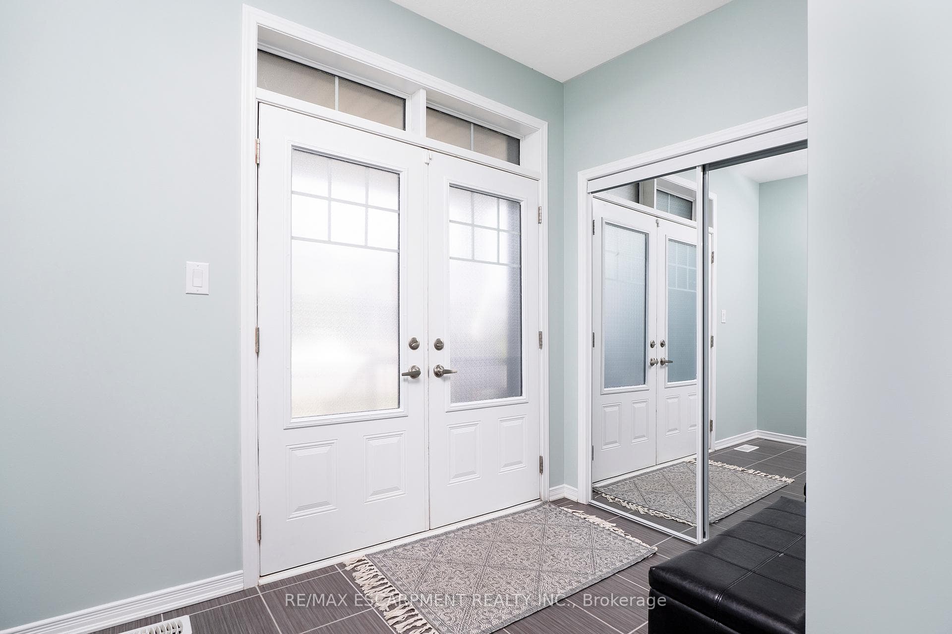 19 Lillian Way photo 4