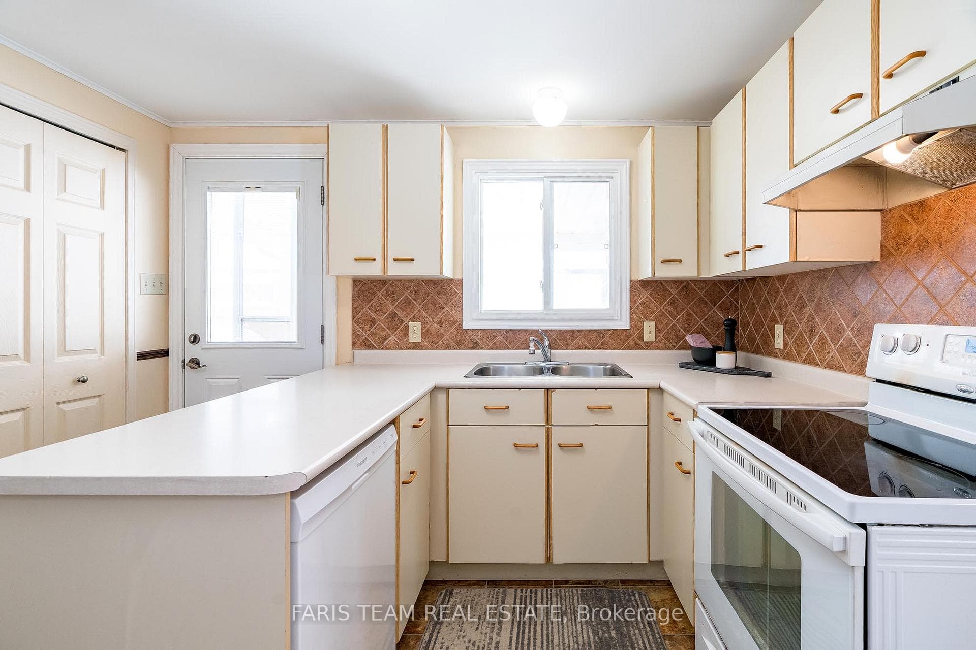 43 Royal Oak Drive photo 5
