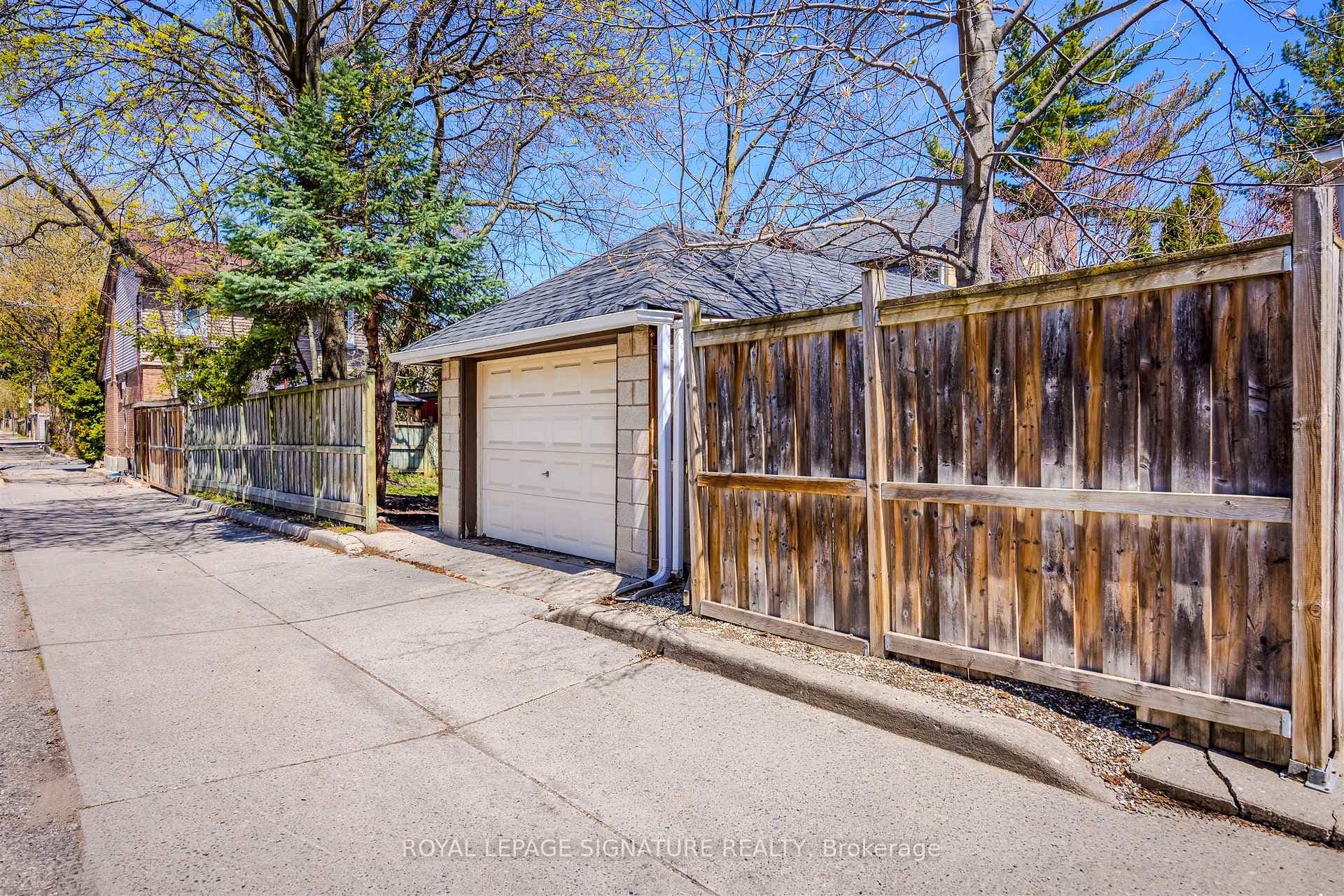 426 Armadale Avenue photo 50