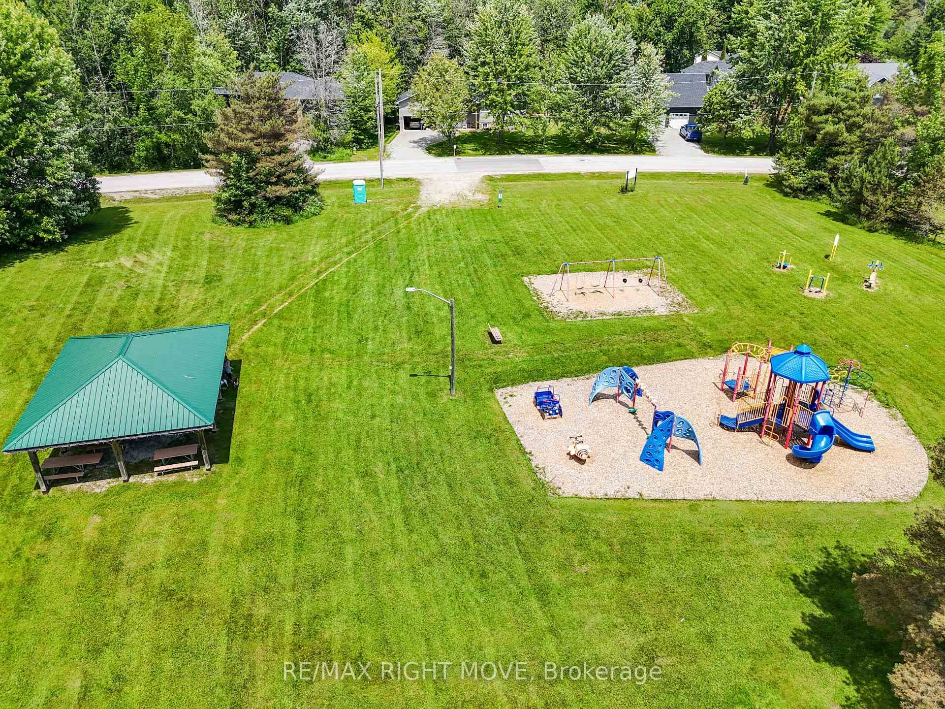 2624 Westshore Crescent photo 30