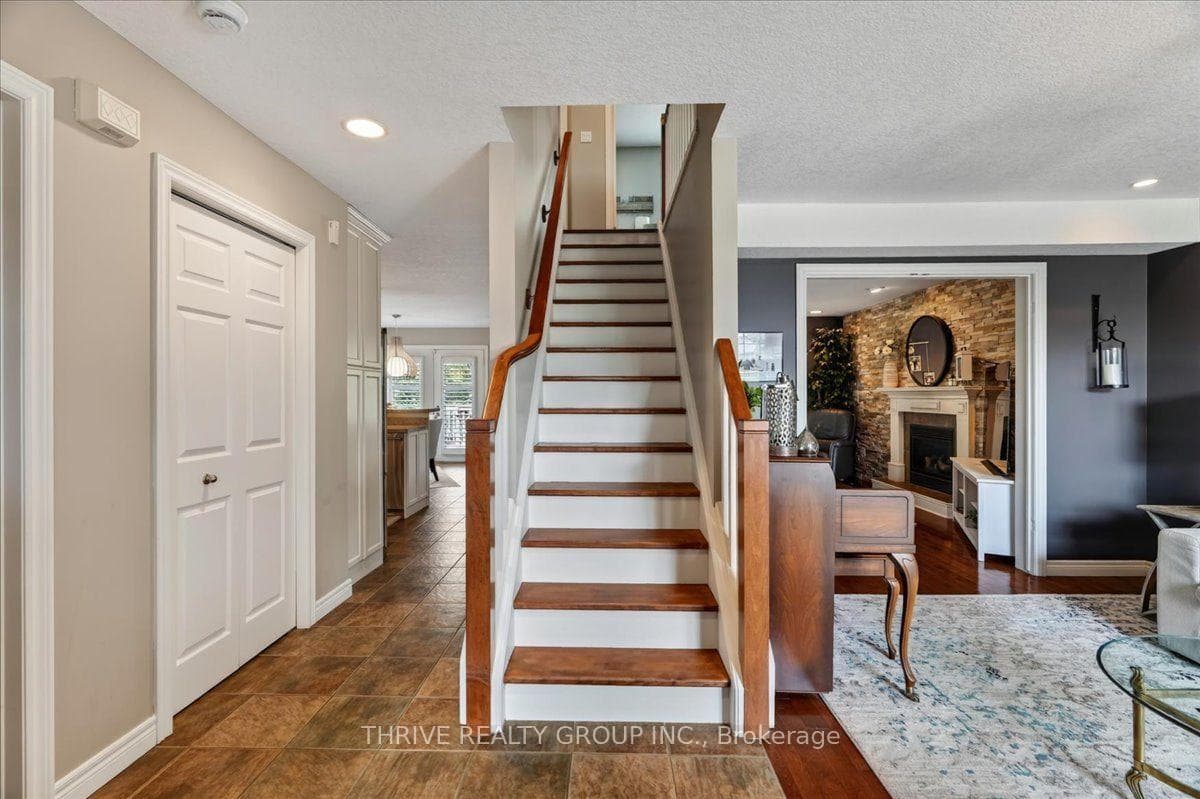 1571 Blackmaple Crescent photo 17