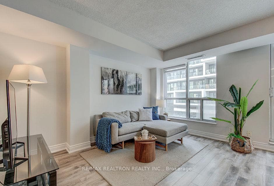 76 Shuter Street Unit 310 photo 5