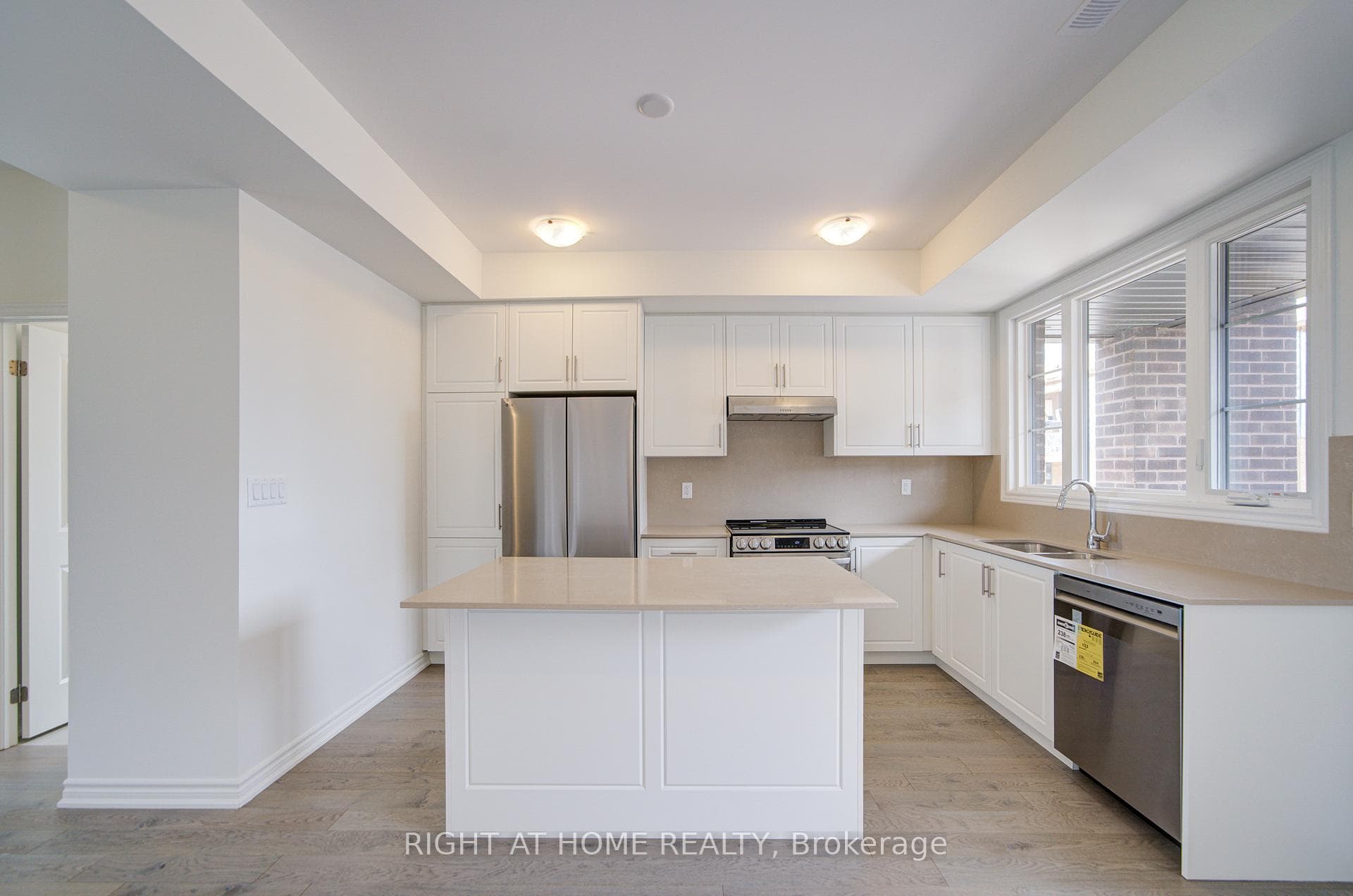 1220 Dartmouth Crescent Unit 8 photo 14