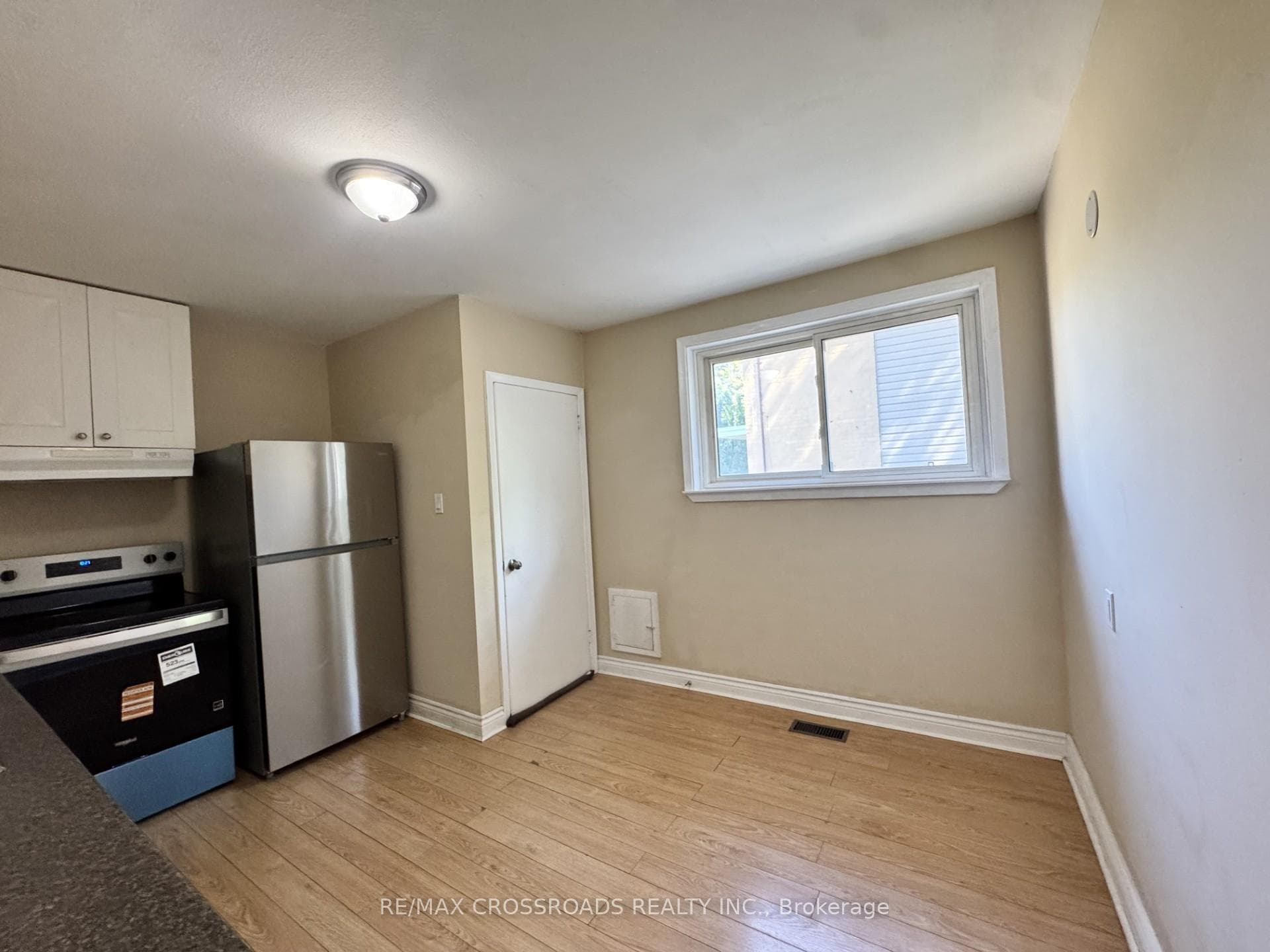 21 Davis Road Unit Main photo 4