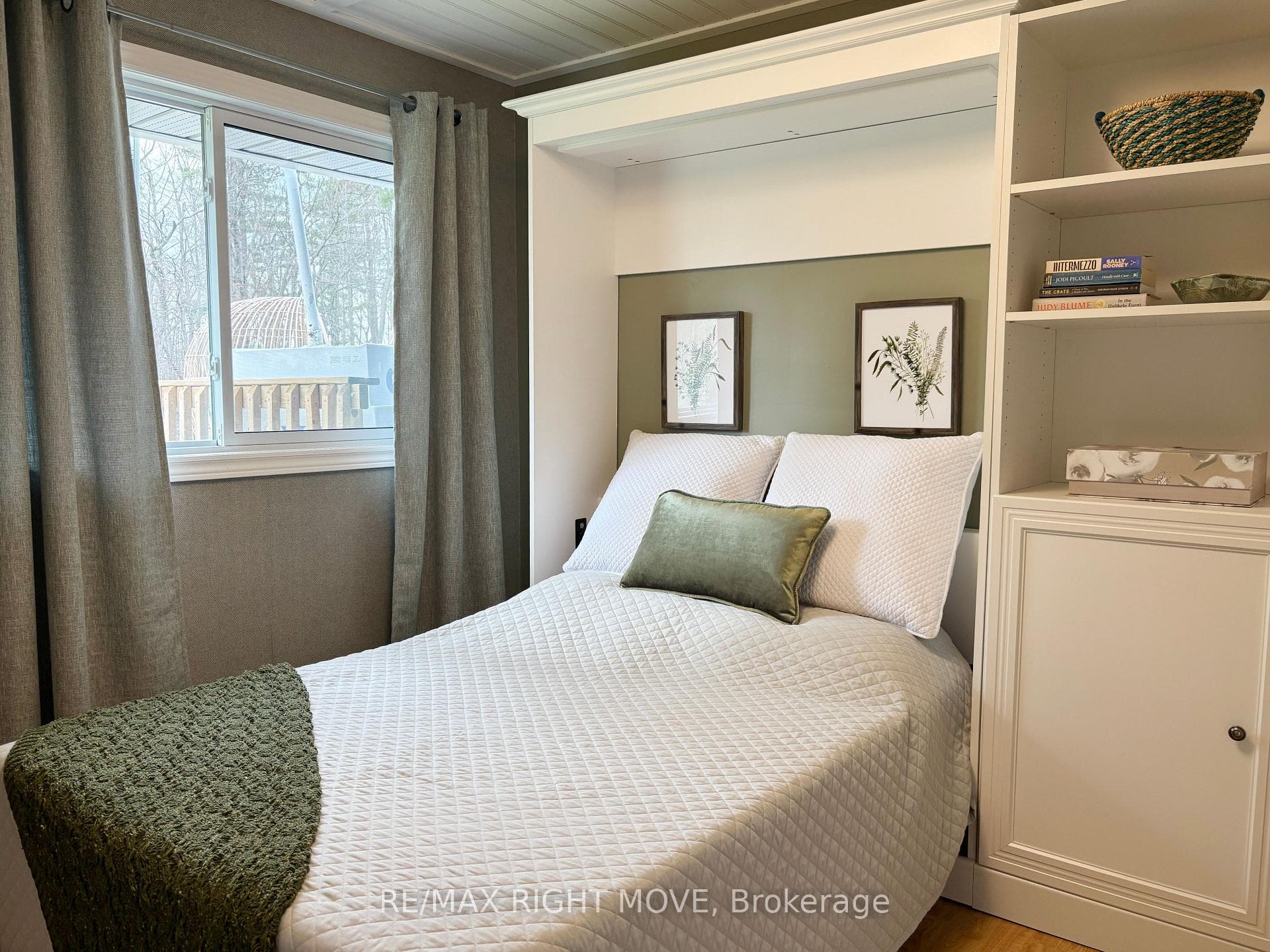 Bedroom 3 - Murphy Bed Incl.