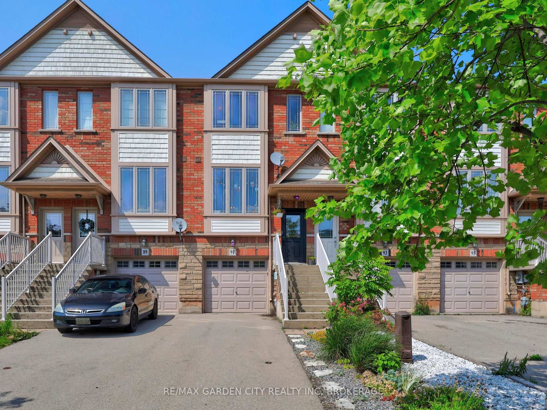 91 Willow Lane photo 1