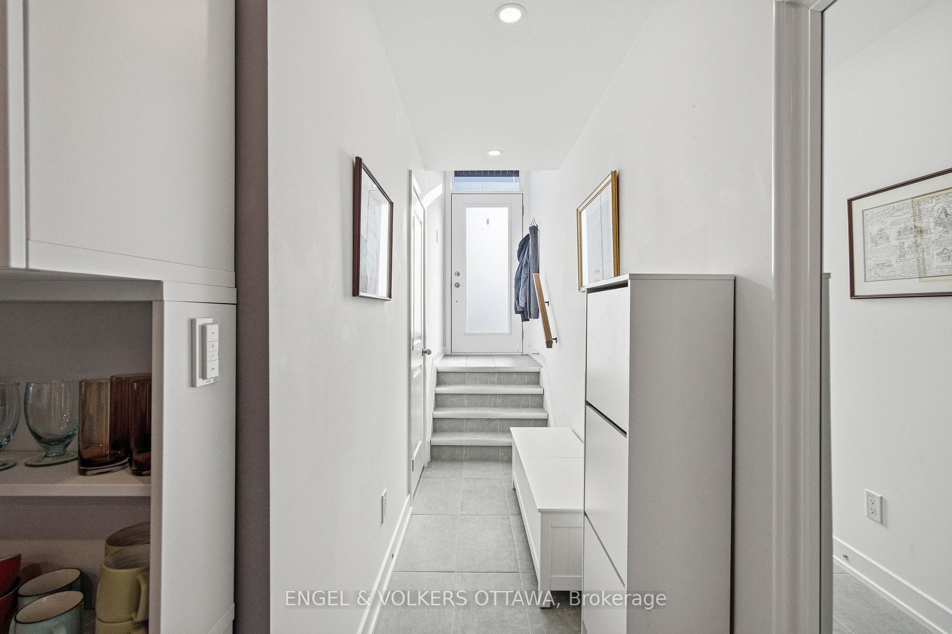 310 Tulum Crescent Unit B photo 2