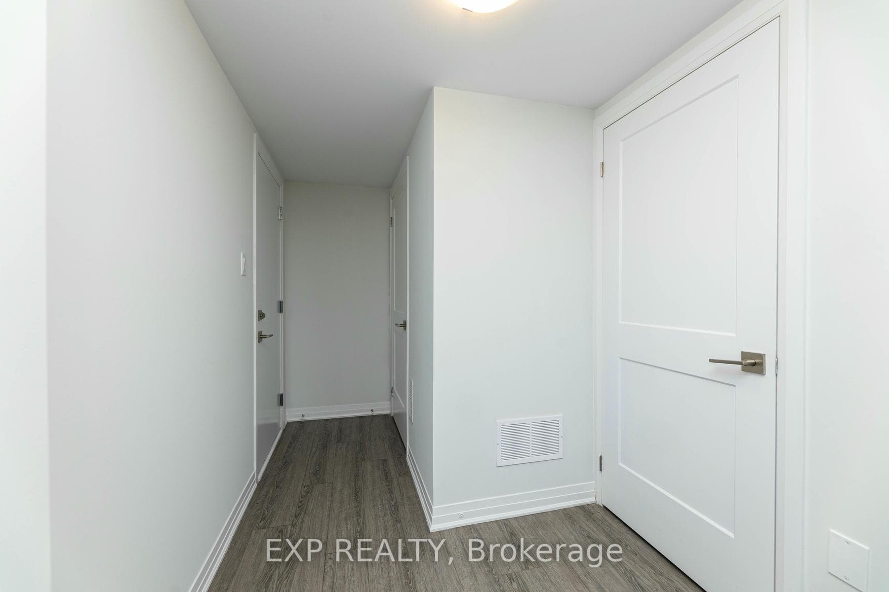 51 Sparrow Avenue Unit 60 photo 5