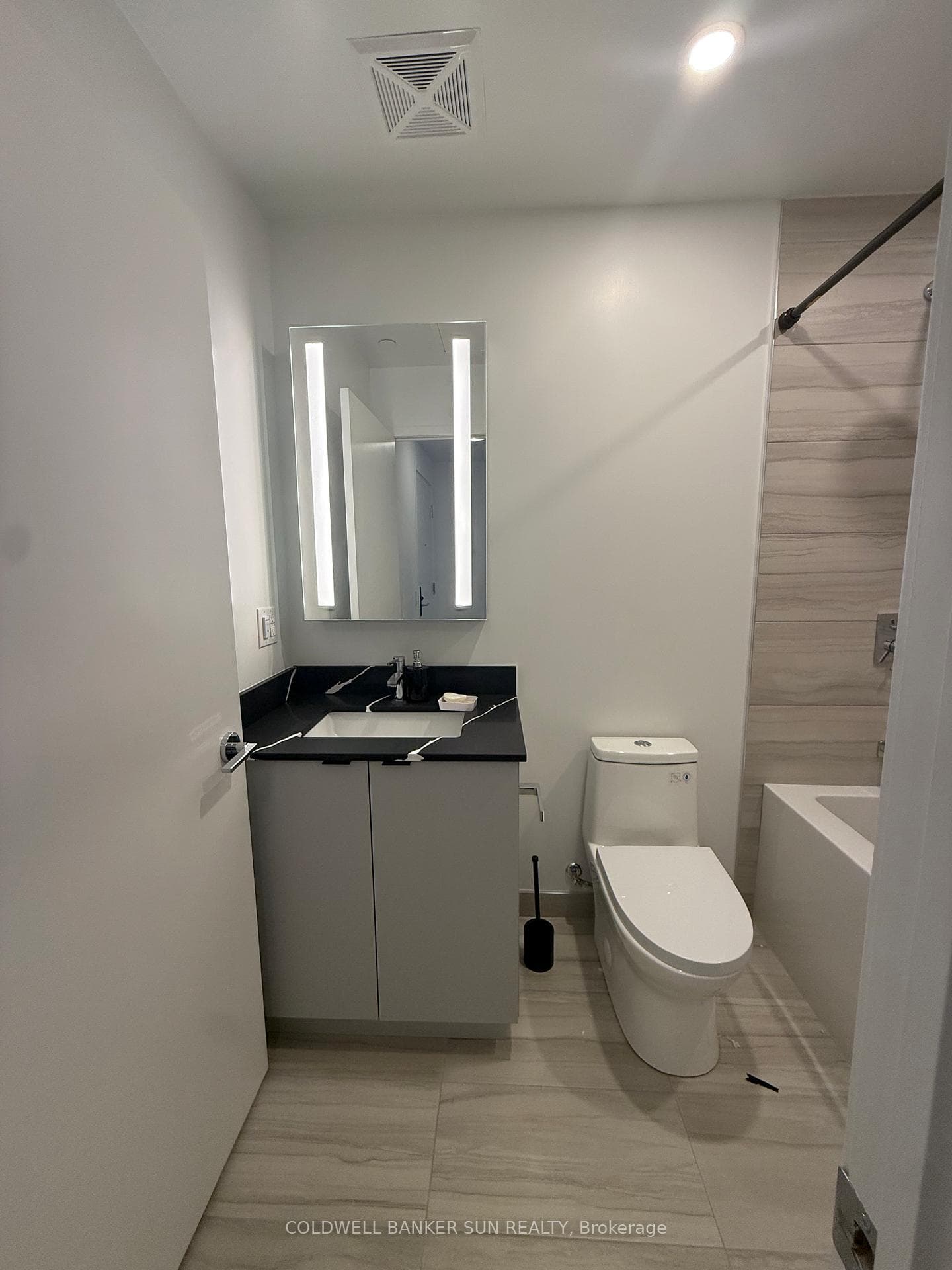 285 Dufferin Street Unit 302 photo 7