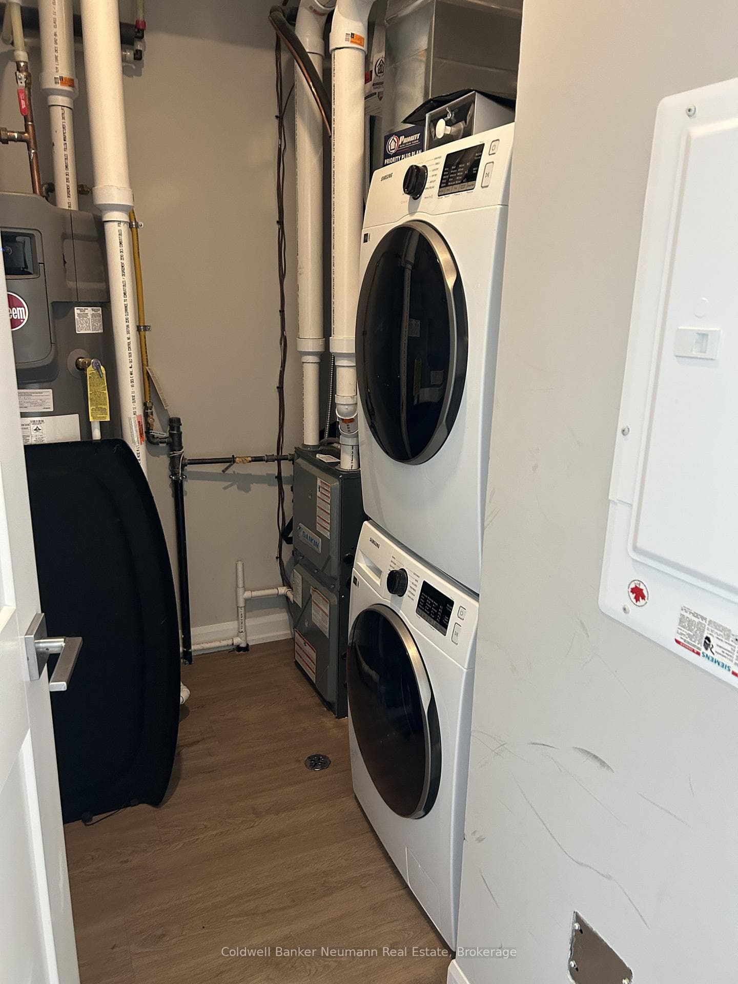 708 Woolwich Street Unit 406 photo 12