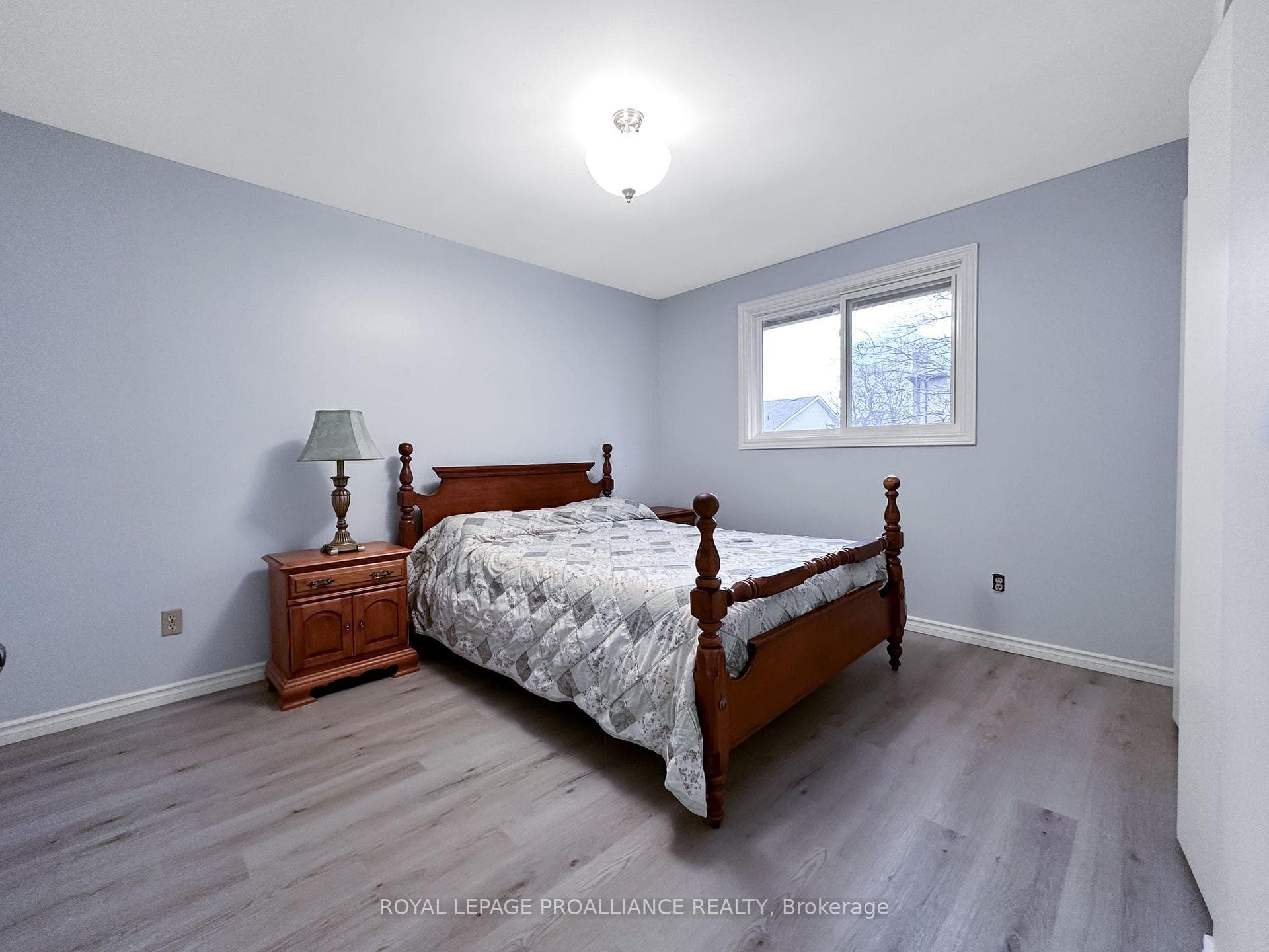 910 Cresthill Street photo 16