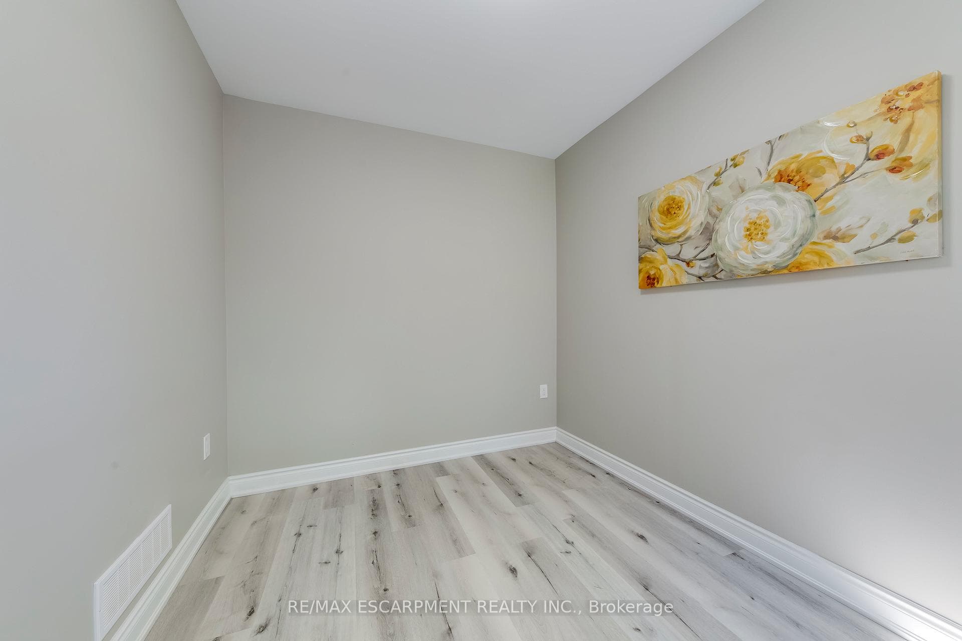 176 Garside Avenue photo 13