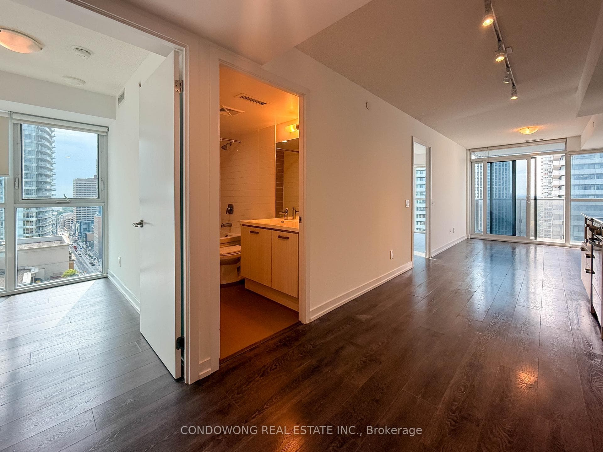 125 Redpath Avenue Unit 2305 photo 2