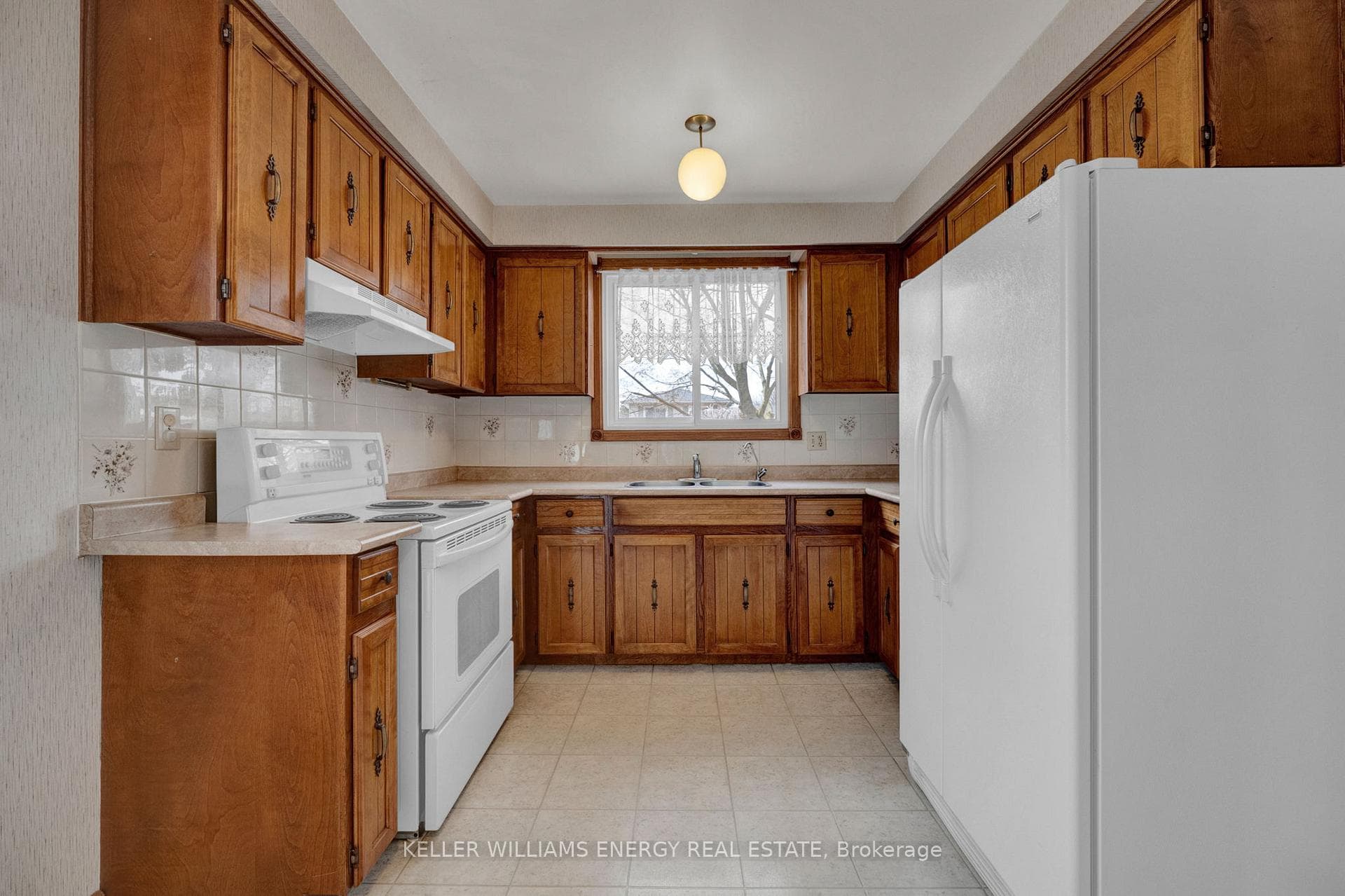 183 Gadsby Drive photo 9
