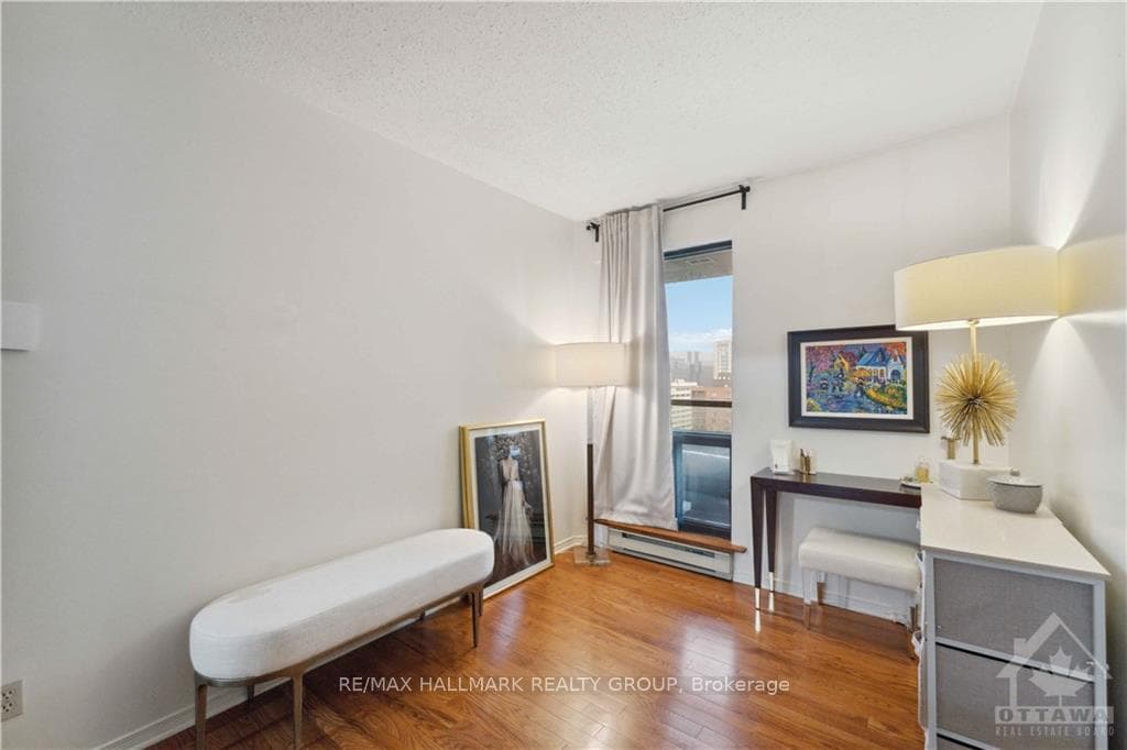 556 LAURIER Avenue Unit 1805 photo 24