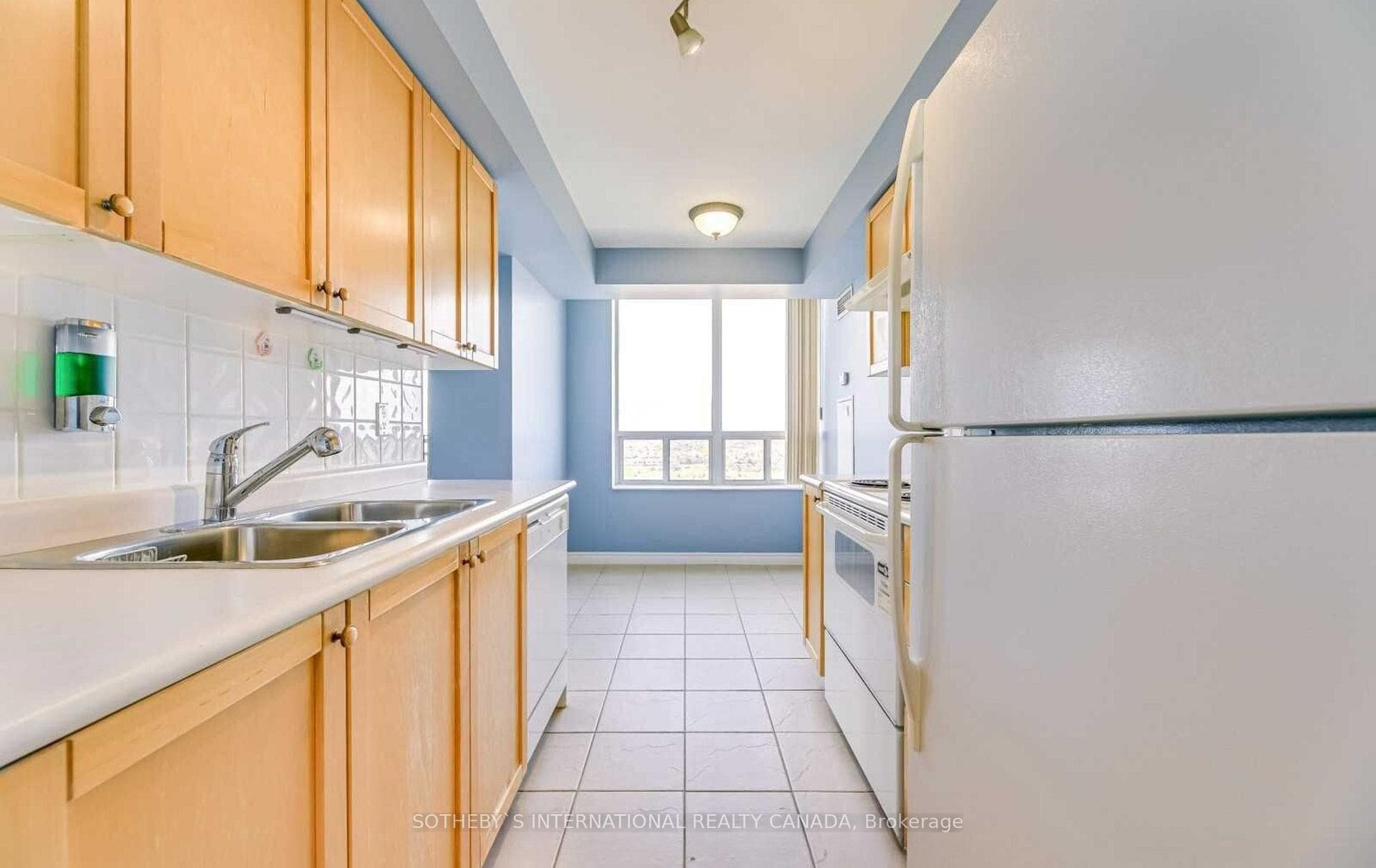 55 Strathaven Drive Unit 1611 photo 7