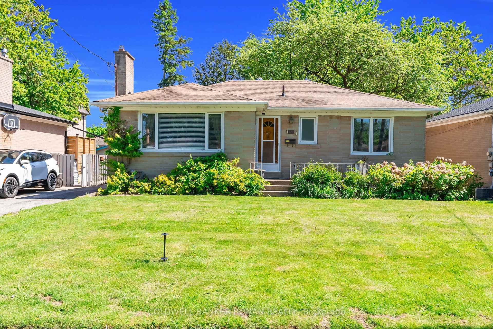 48 Cartier Crescent photo 12