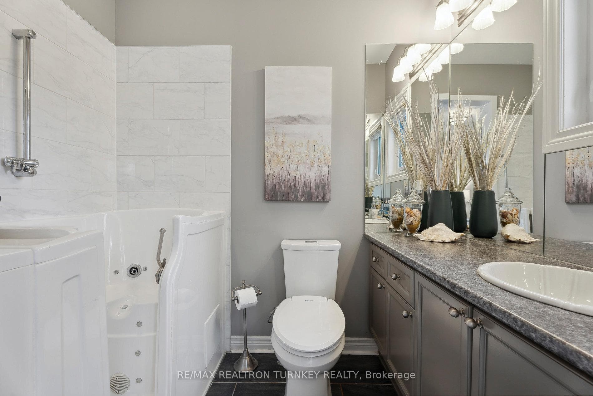 Reno'd 4 piece Ensuite in Primary