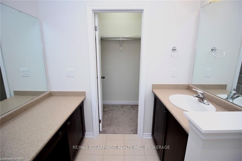 8592 SWEET CHESTNUT Road Unit UPPER photo 13