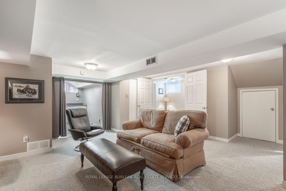 2326 Redfern Road photo 21