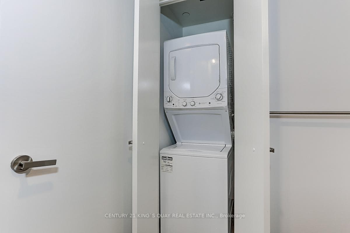 197 Yonge Street Unit 5907 photo 29