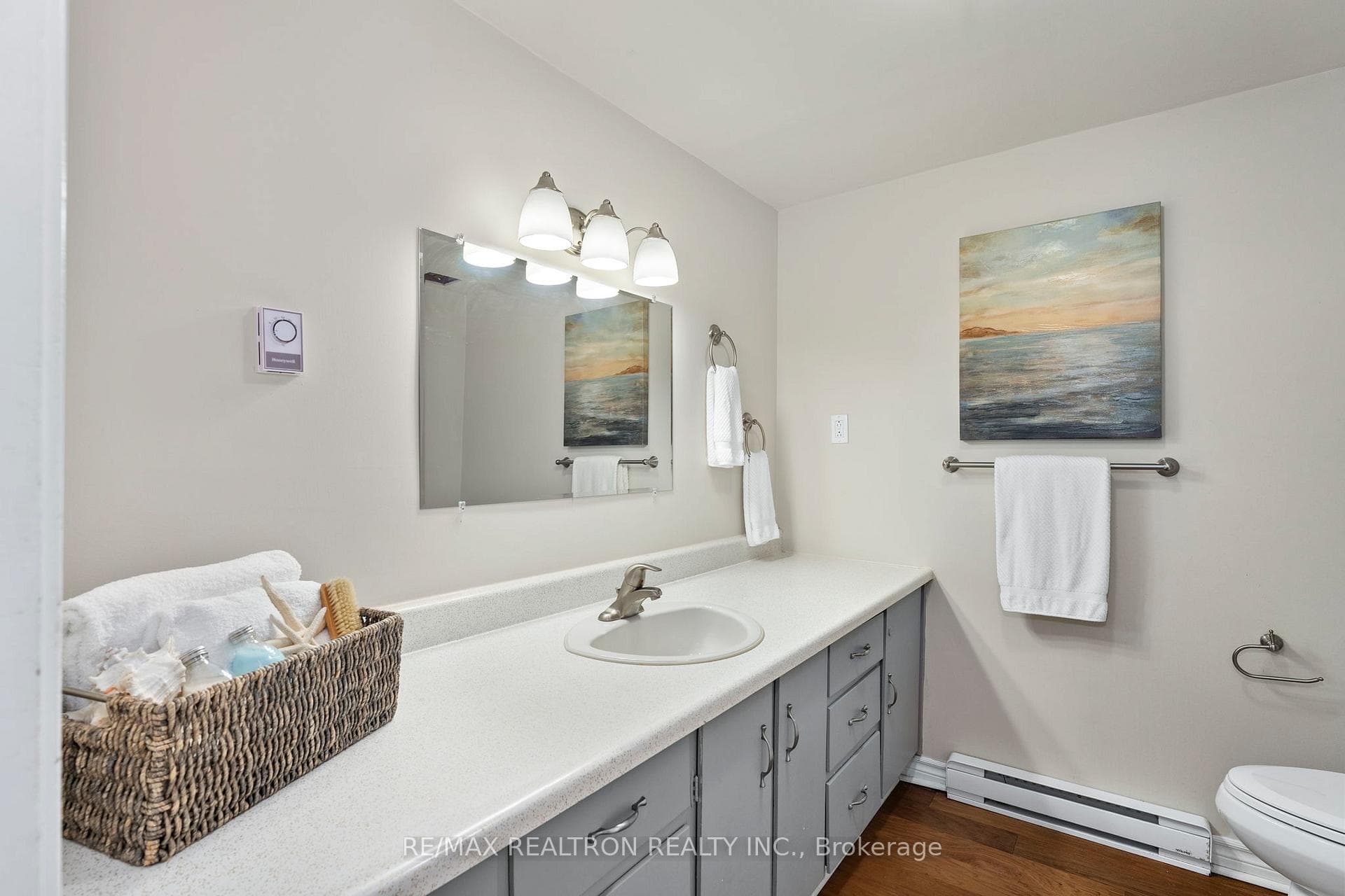 Convenient combined two-piece bath