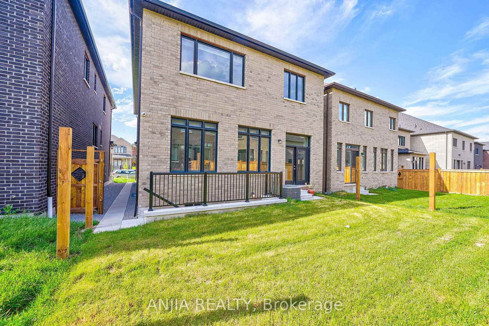 139 Markview Road photo 39