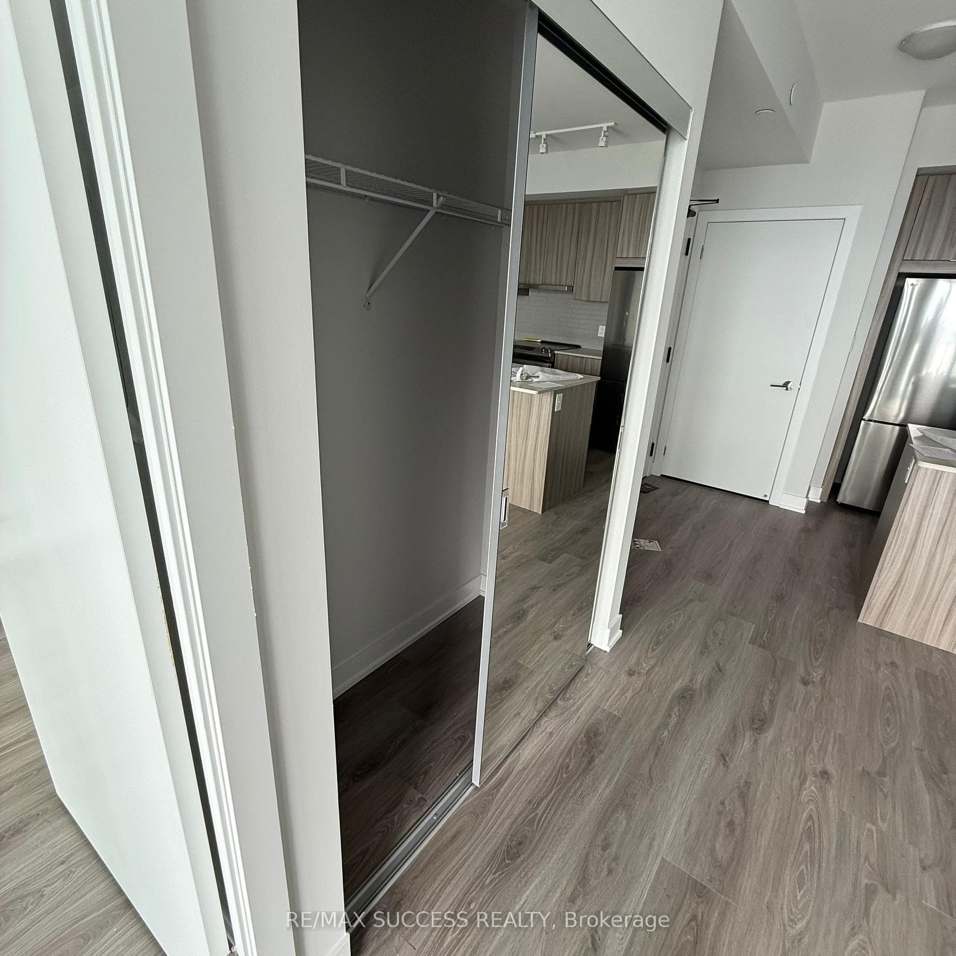 430 Square one Drive Unit 3307 photo 7