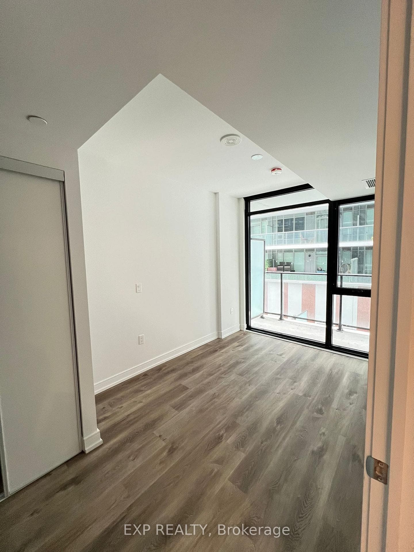 1 Jarvis Street Unit 418 photo 9