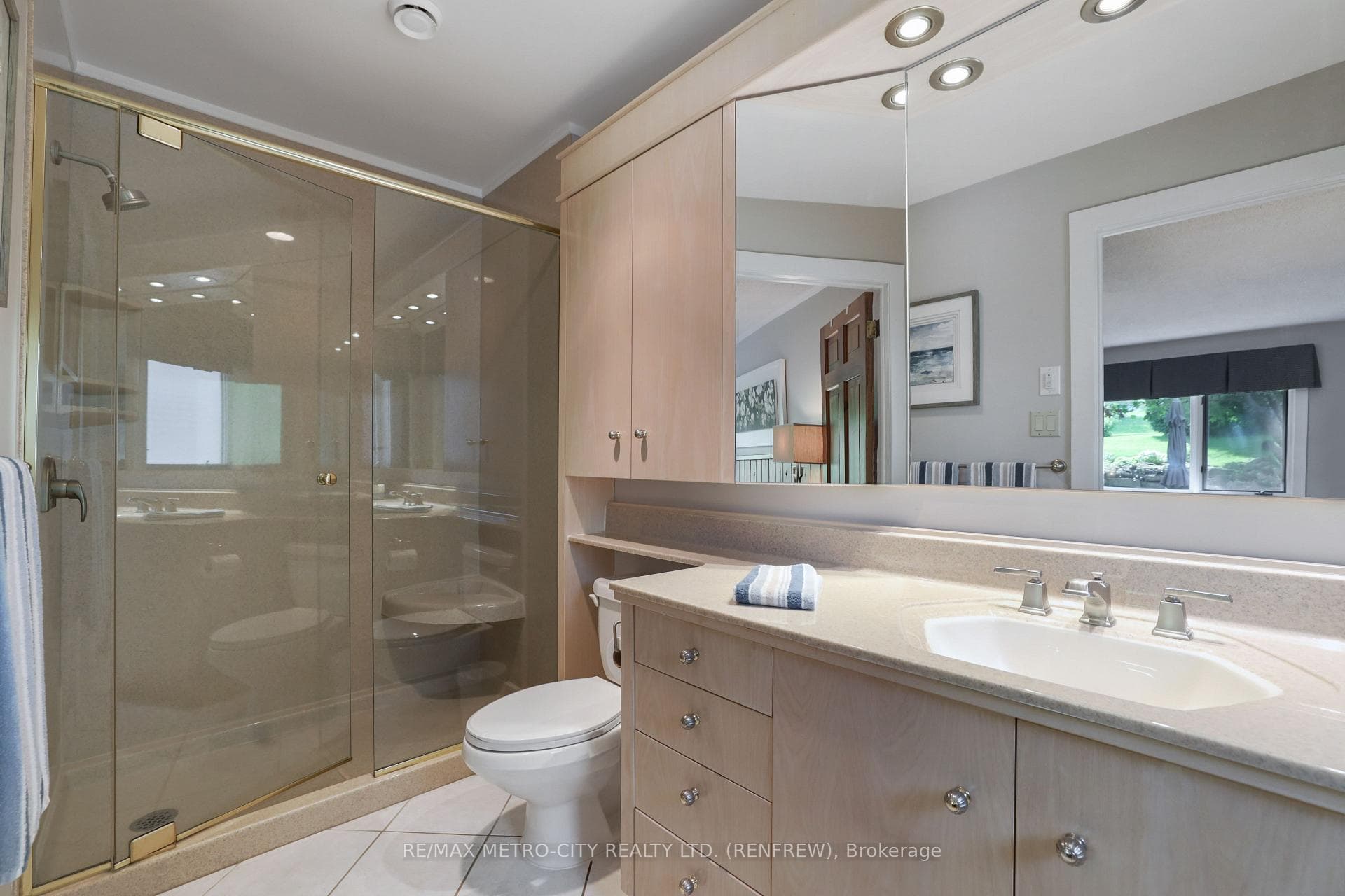 74 ERINDALE Avenue photo 25