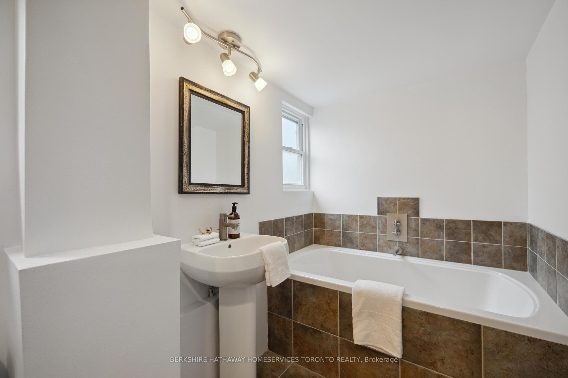 6 Ivy Avenue photo 24