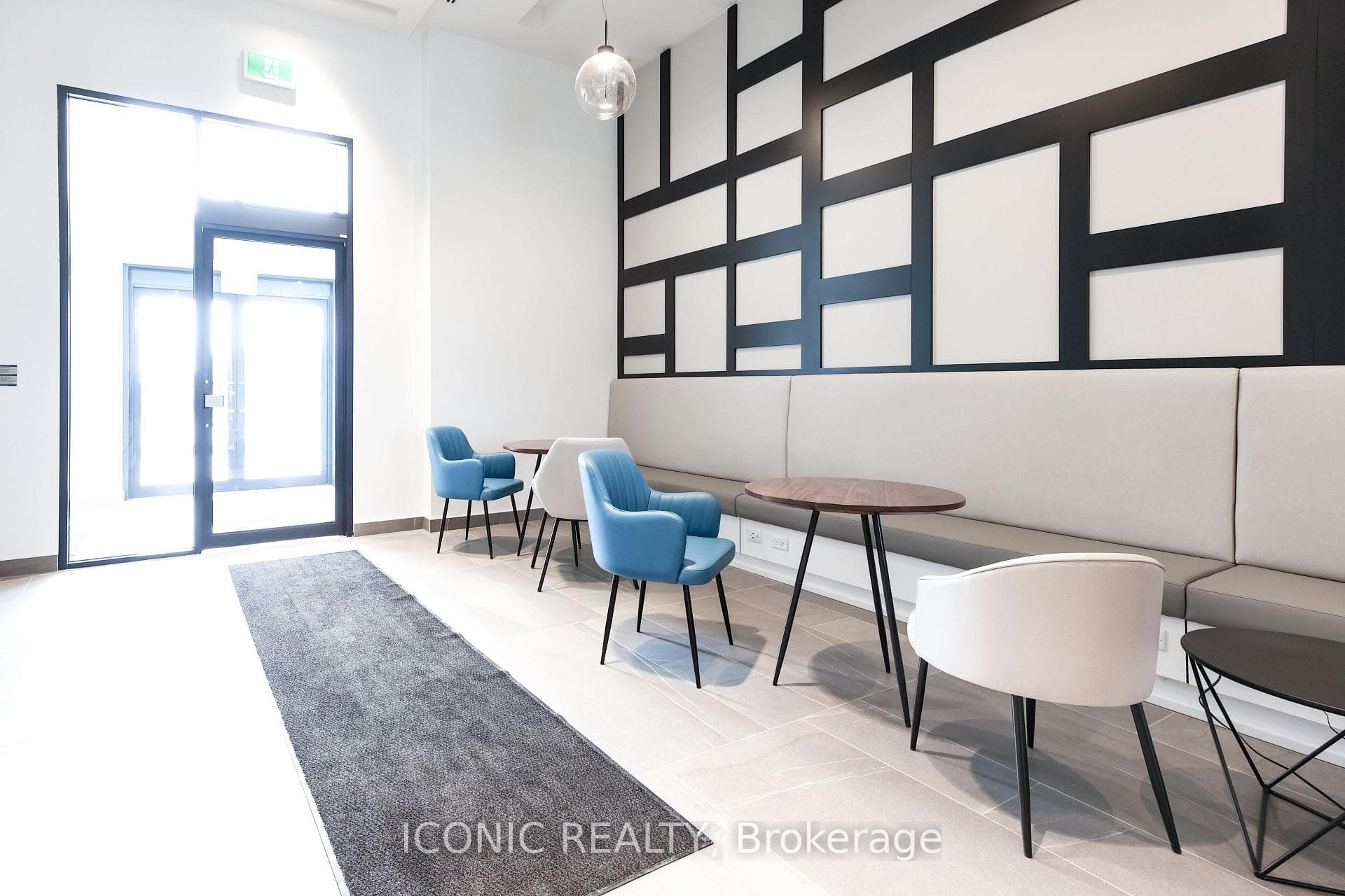 681 Yonge Street Unit 525 photo 9